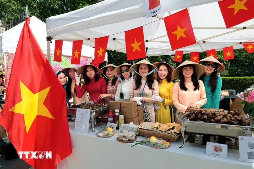 'Không gian Việt' gây ấn tượng mạnh tại Hội chợ Văn hóa-Ẩm thực Liên hợp quốc